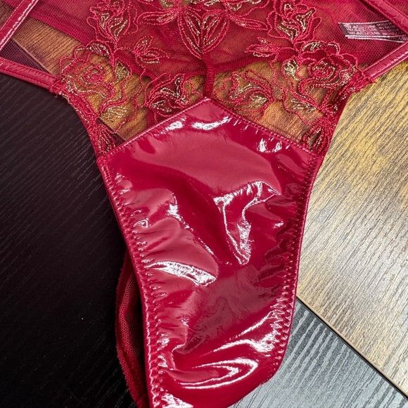 Victoria's Secret Lace Thong  Red - Picture 8 of 8